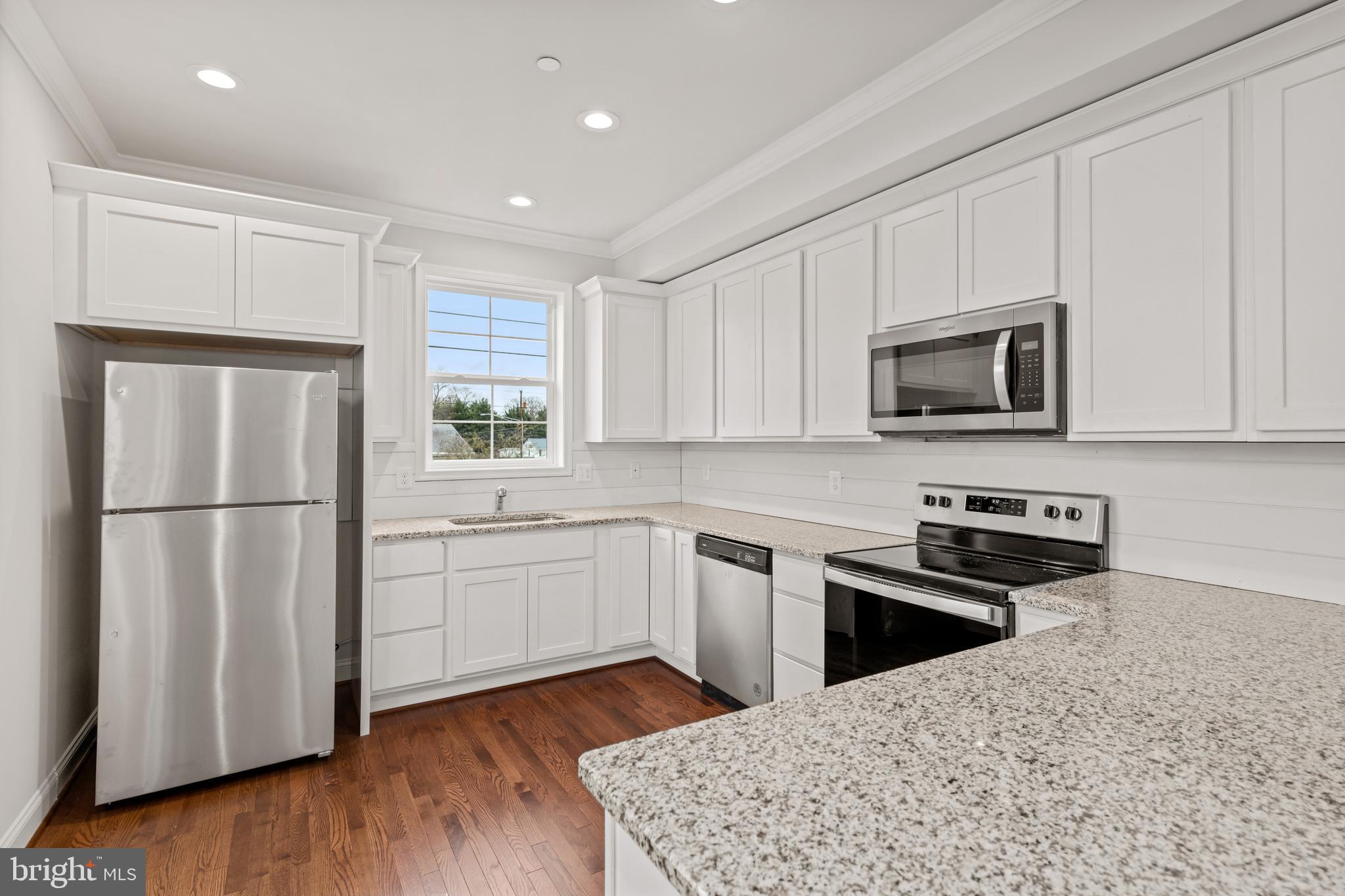 414 Salisbury Road Edgewater, MD 21037 - Photo 8 of 35 Gourmet Kitchen