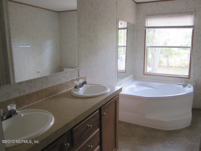 1508 Long Horn Road Middleburg, FL 32068 - Photo 12 of 25 Master Bath