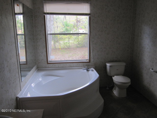 1508 Long Horn Road Middleburg, FL 32068 - Photo 13 of 25 Master - Garden Tub