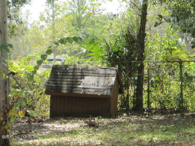 1508 Long Horn Road Middleburg, FL 32068 - Photo 24 of 25 Dog House in Back Yard