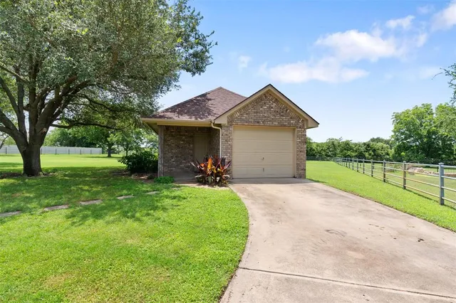$565,000 | 507 West Aurora Vista Trail, Aurora, TX 76078