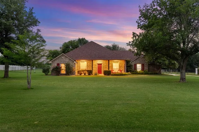 $565,000 | 507 West Aurora Vista Trail, Aurora, TX 76078