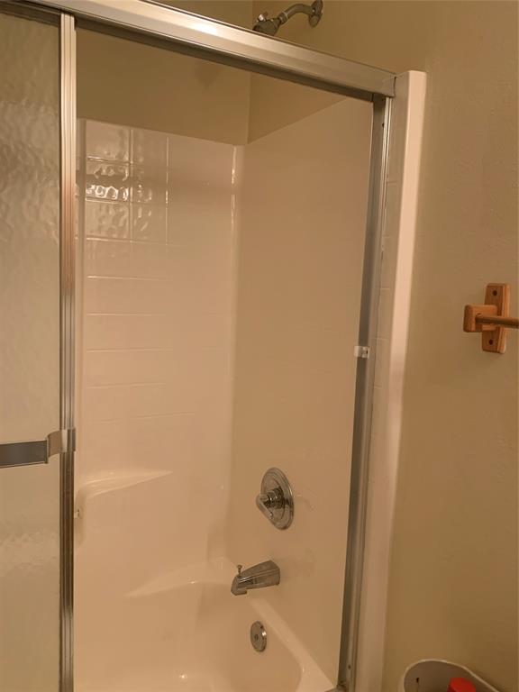 3190 Southwest Curcuma Street Port St. Lucie, FL 34953 - Photo 17 of 19 a bathroom with a bathtub