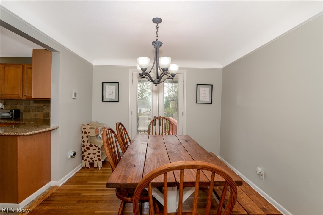 1304 Ford Road Lyndhurst, OH 44124 - Photo 7 of 29 DINING ROOM UNTO DECK