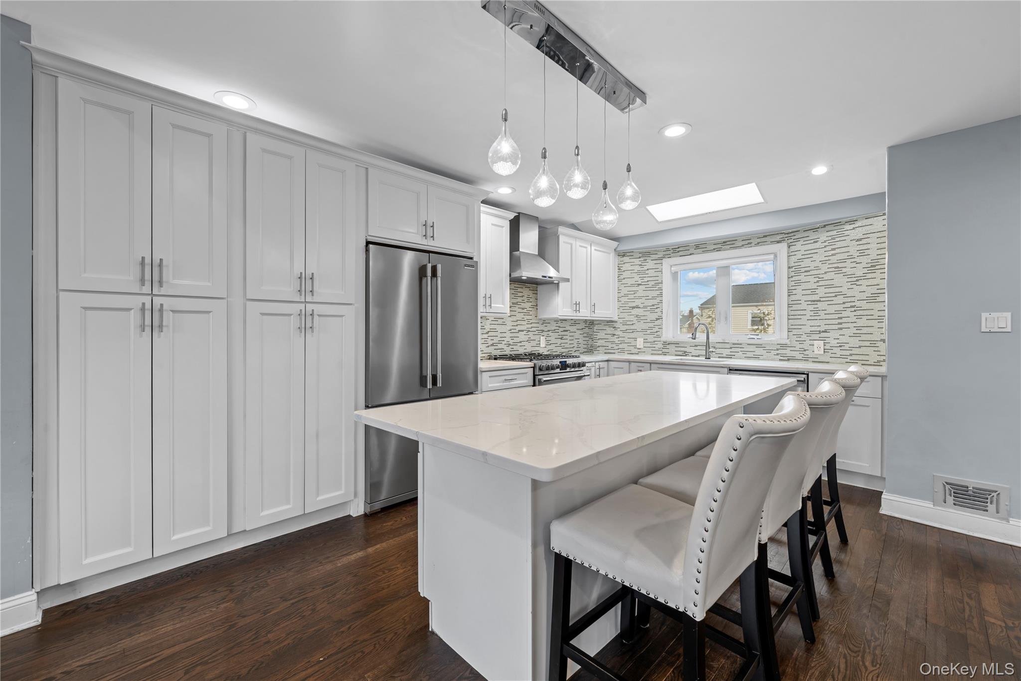 2812 Covered Bridge Road Merrick, NY 11566 - Photo 13 of 35