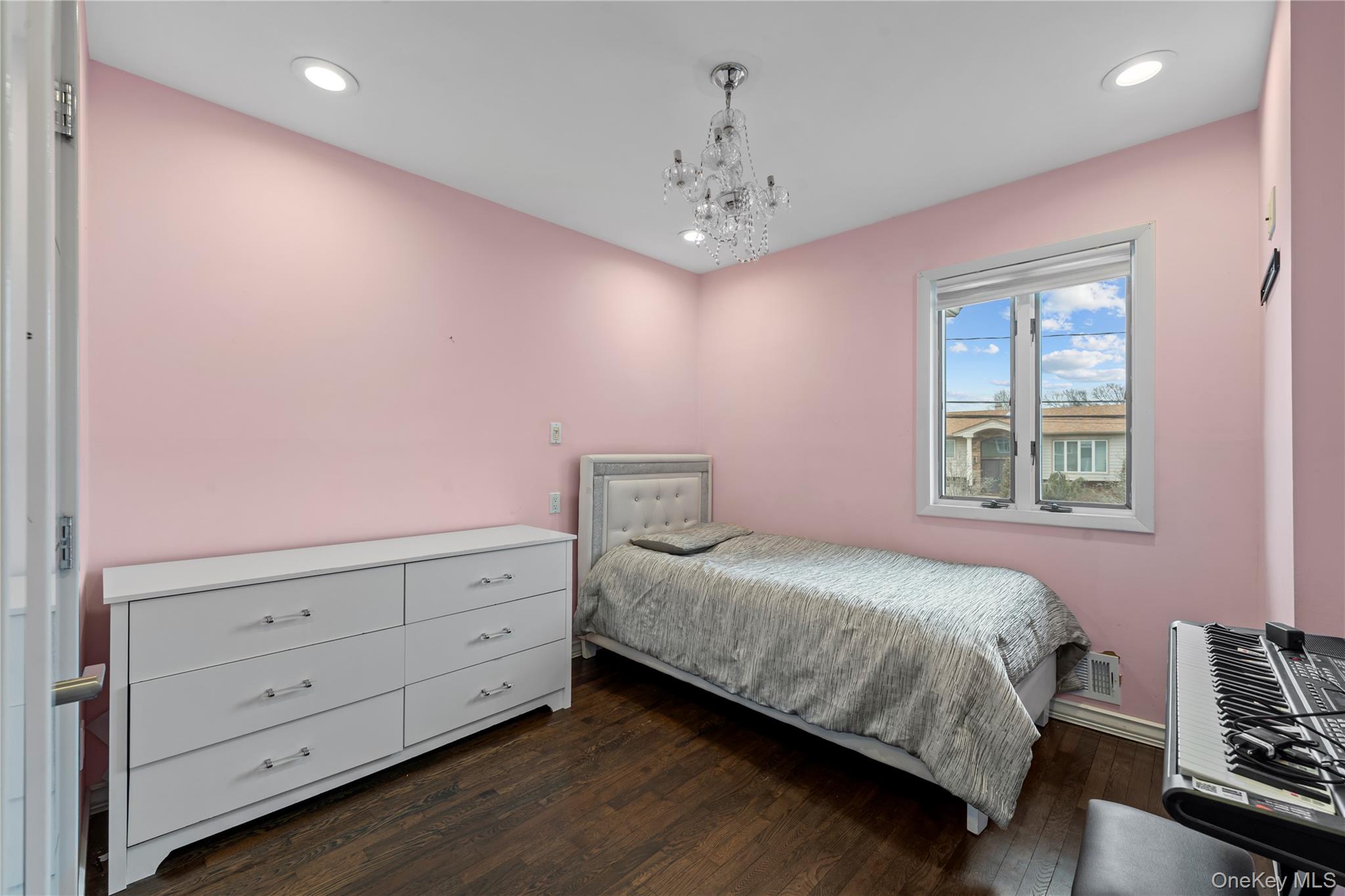 2812 Covered Bridge Road Merrick, NY 11566 - Photo 21 of 35