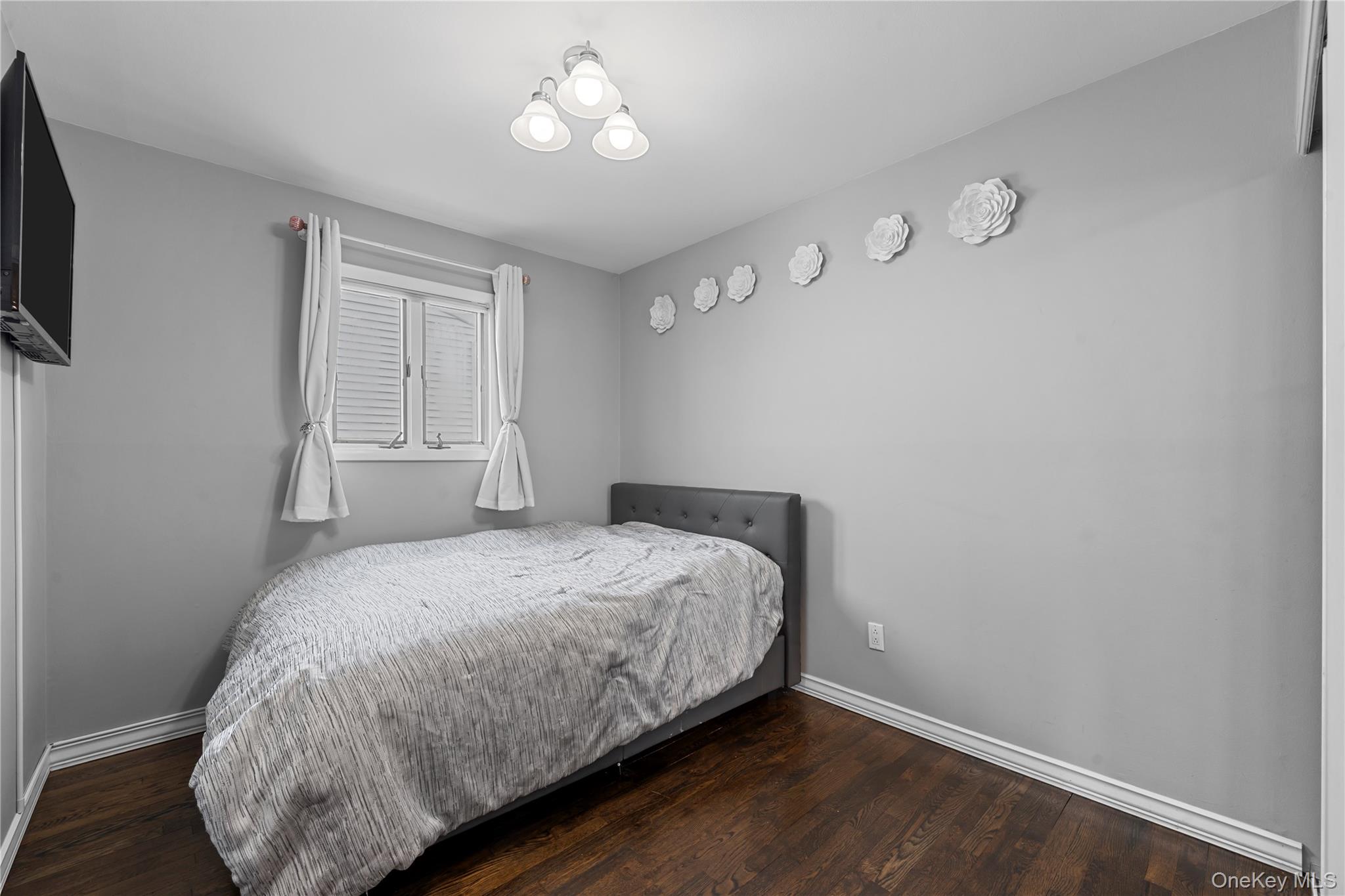 2812 Covered Bridge Road Merrick, NY 11566 - Photo 22 of 35