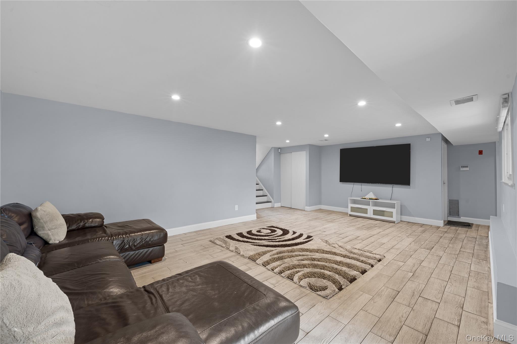 2812 Covered Bridge Road Merrick, NY 11566 - Photo 28 of 35