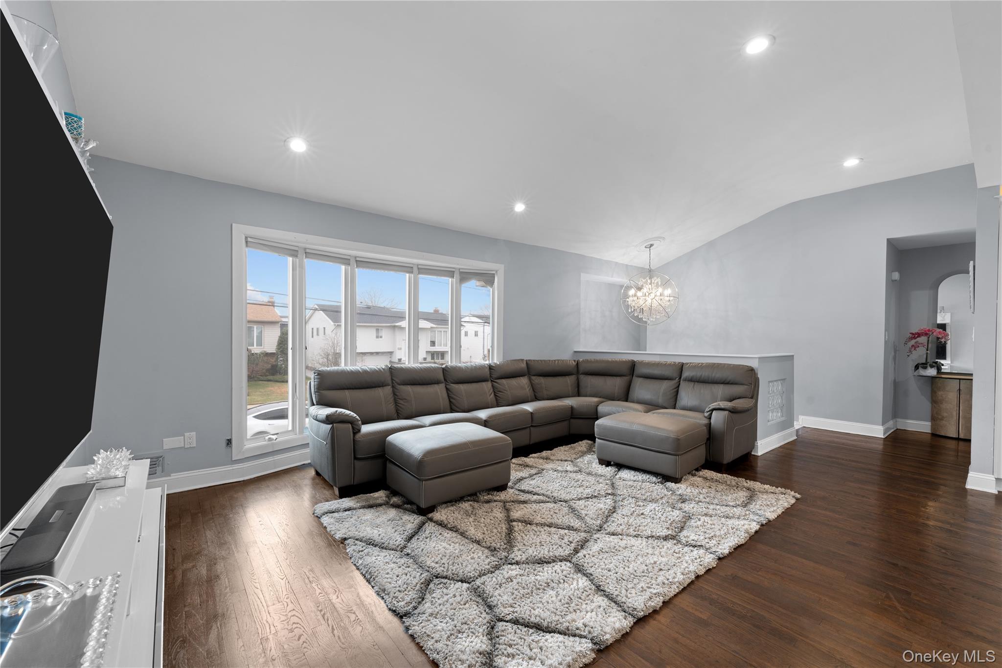 2812 Covered Bridge Road Merrick, NY 11566 - Photo 6 of 35