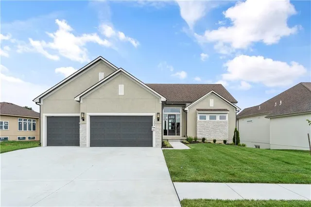 $784,900 | 1504 Northeast Stewart Place, Lee's Summit, MO 64064