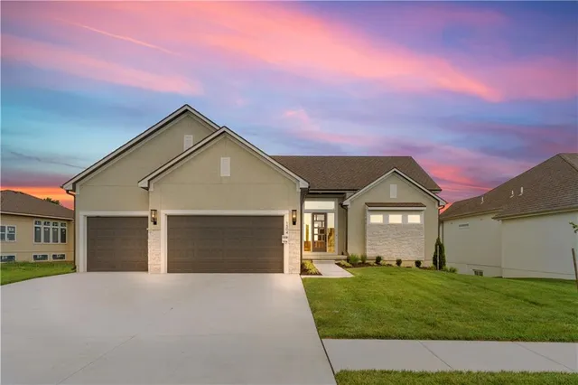 $784,900 | 1504 Northeast Stewart Place, Lee's Summit, MO 64064
