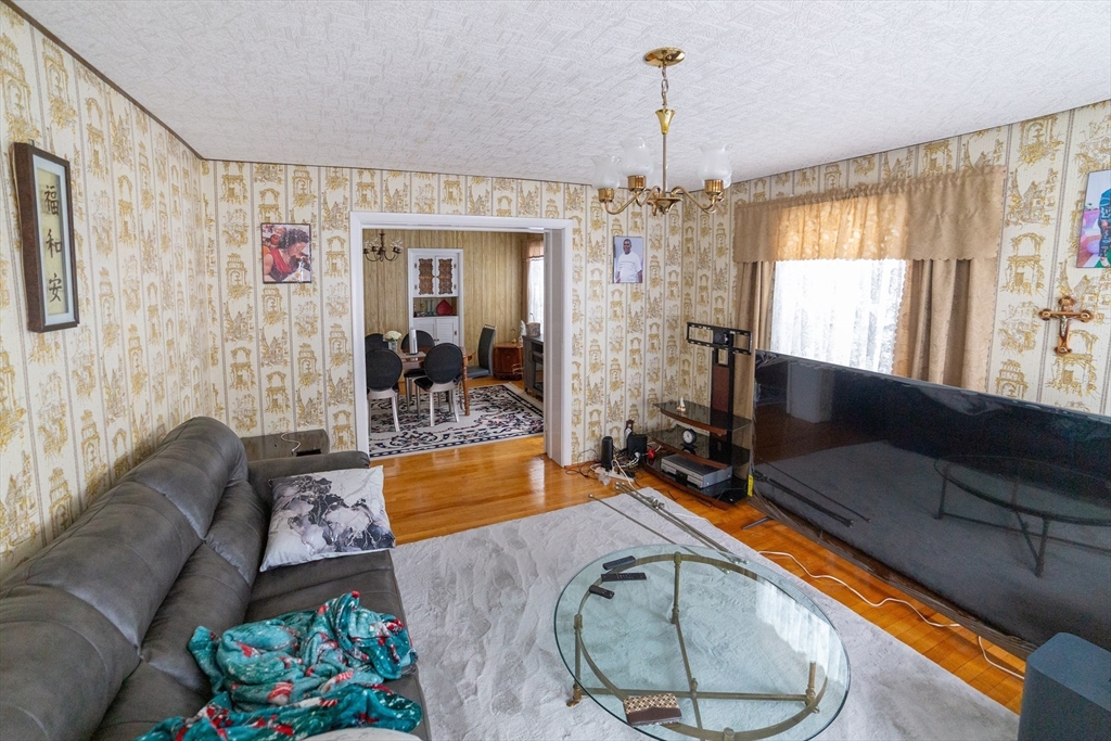 5 Suffield Street Worcester, MA 01610 - Photo 10 of 27