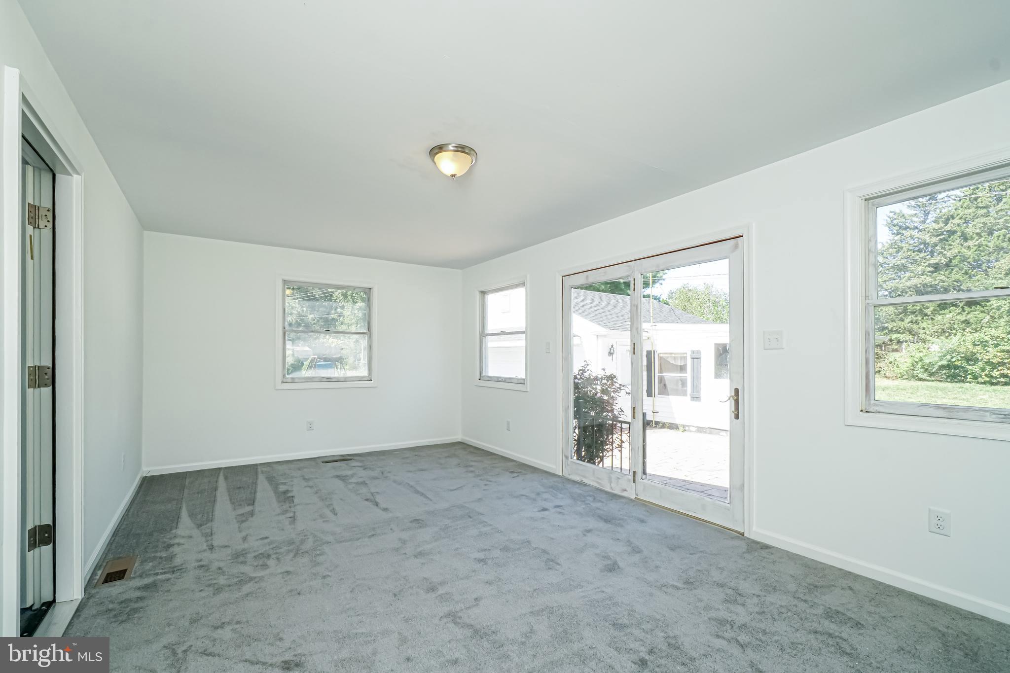 10 Peach Road Elkton, MD 21921 - Photo 22 of 27 Bright, sunny enclosed porch off addition