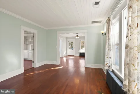 $750,000 | 820 Locust Street, Herndon, VA 20170