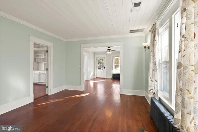 $750,000 | 820 Locust Street, Herndon, VA 20170