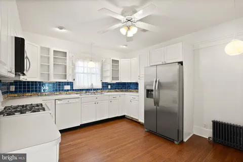 $750,000 | 820 Locust Street, Herndon, VA 20170