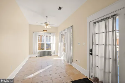 $750,000 | 820 Locust Street, Herndon, VA 20170