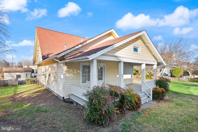 $750,000 | 820 Locust Street, Herndon, VA 20170