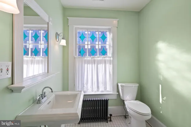 $750,000 | 820 Locust Street, Herndon, VA 20170