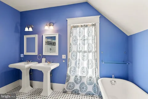 $750,000 | 820 Locust Street, Herndon, VA 20170