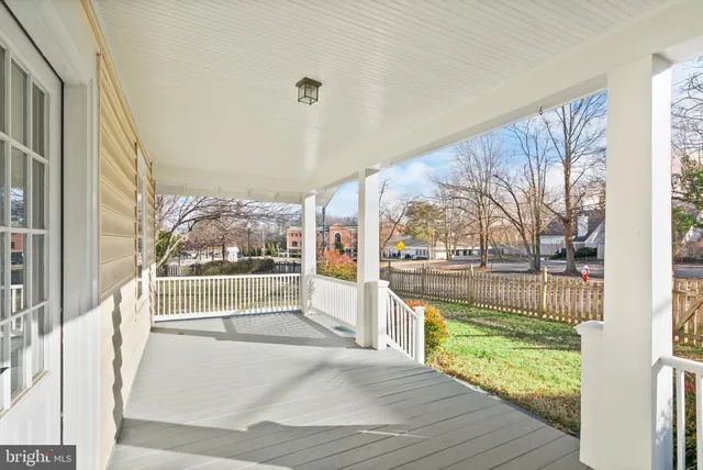 $750,000 | 820 Locust Street, Herndon, VA 20170