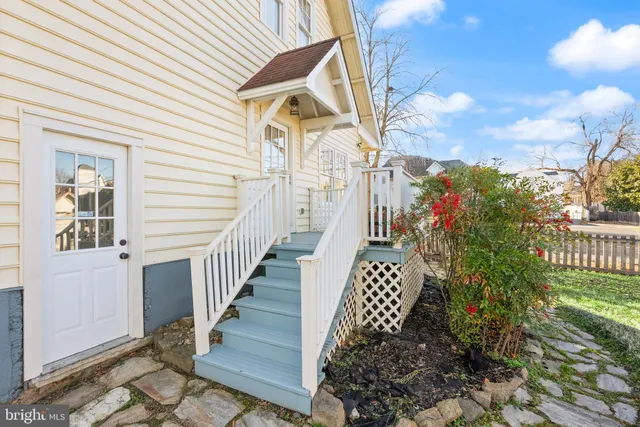 $750,000 | 820 Locust Street, Herndon, VA 20170