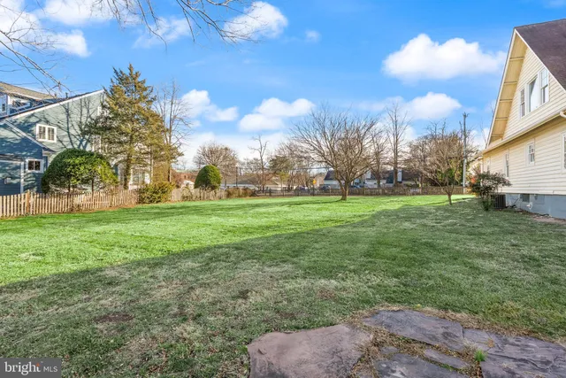 $750,000 | 820 Locust Street, Herndon, VA 20170