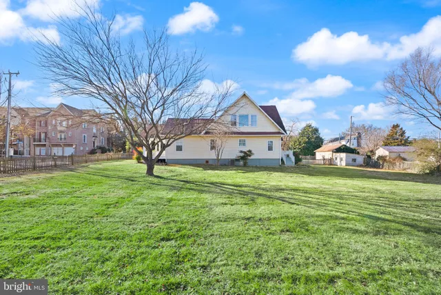 $750,000 | 820 Locust Street, Herndon, VA 20170