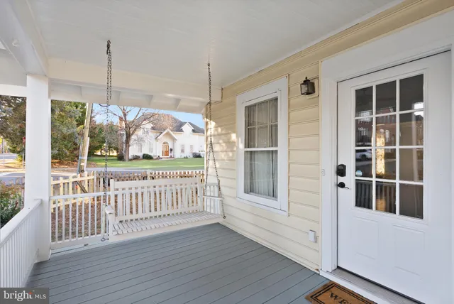 $750,000 | 820 Locust Street, Herndon, VA 20170