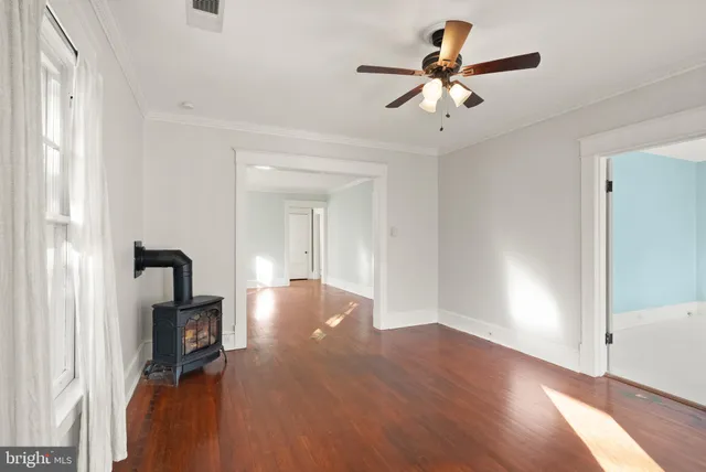 $750,000 | 820 Locust Street, Herndon, VA 20170