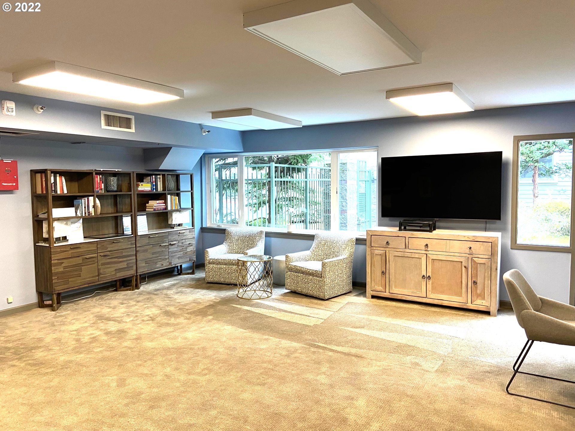 1730 South Harbor Way, Unit 405 Portland, OR 97201 - Photo 29 of 32 a living room with furniture and a flat screen tv