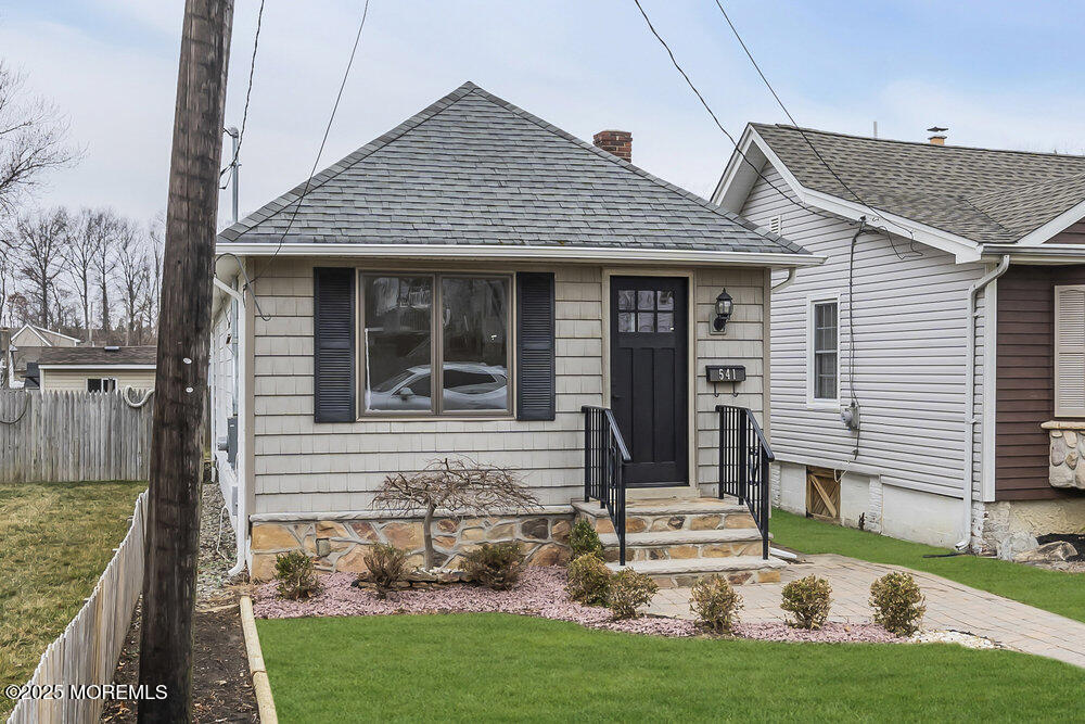 541 Ocean Boulevard Leonardo, NJ 07737 - Photo 4 of 29 a front view of a house with garden