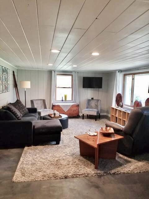 4292 Pier Road Benton Harbor, MI 49022 - Photo 5 of 30 029D9BD8-FC45-49F4-8246-94B5DE161F30