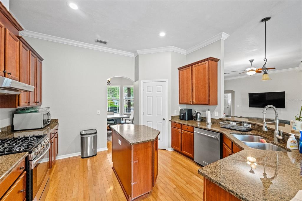 8629 Southwest 80th Place Gainesville, FL 32608 - Photo 5 of 48