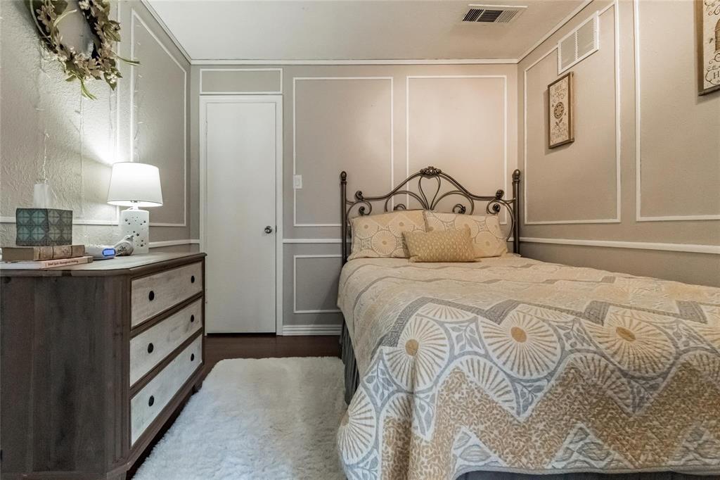 2939 Hunters Point Lane Carrollton, TX 75007 - Photo 10 of 29 a bedroom with a bed and a lamp
