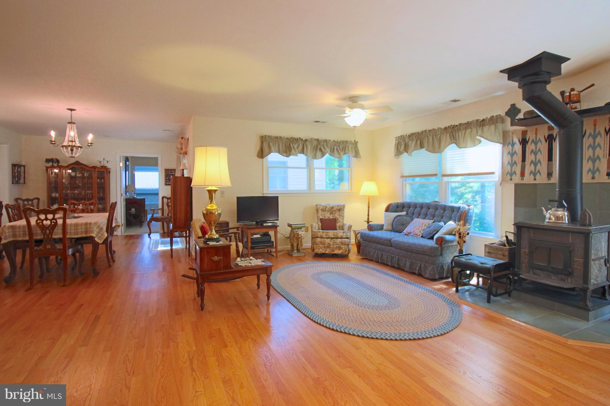 47 Cedar Road Severna Park, MD 21146 - Photo 9 of 30 Family Room