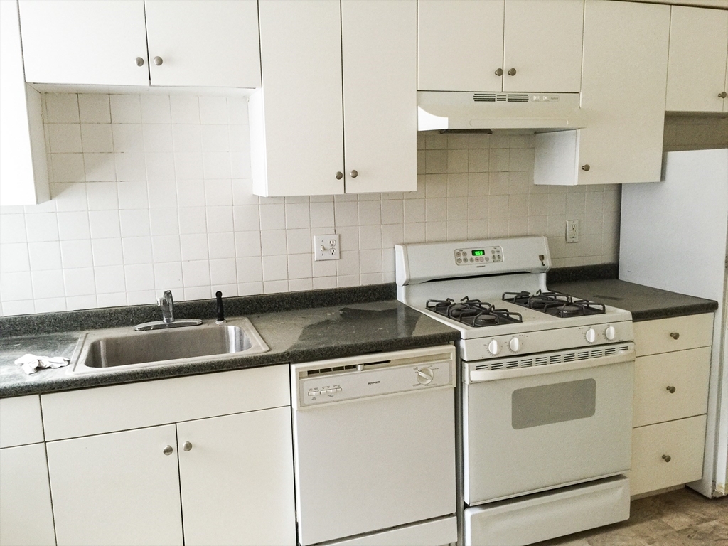 7 Naples Road, Unit 1 Brookline, MA 02446 - Photo 2 of 9