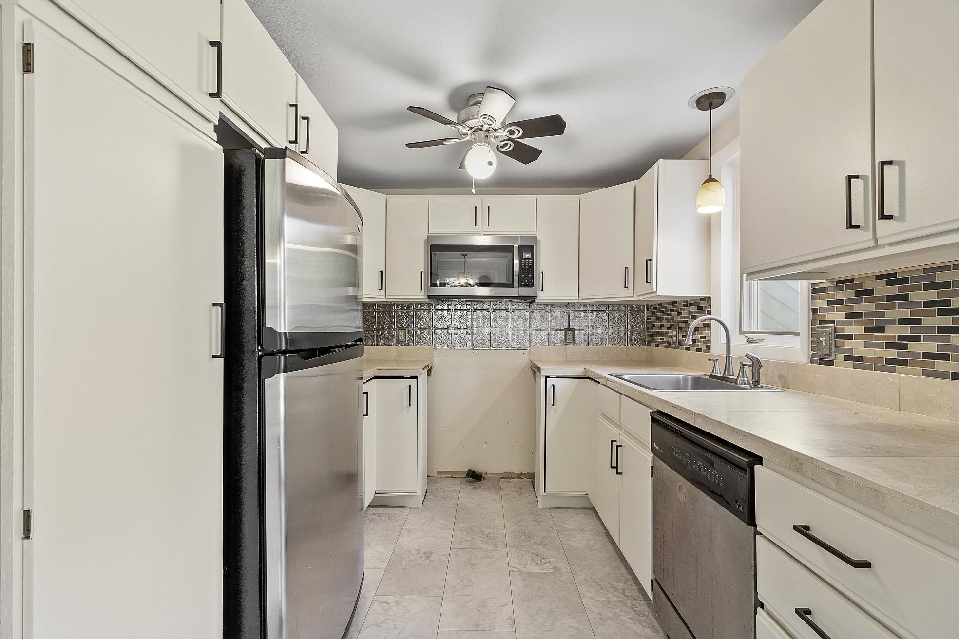 5 Rutledge Road, Unit 5 Plaistow, NH 03865 - Photo 8 of 40 Gallery Image 8