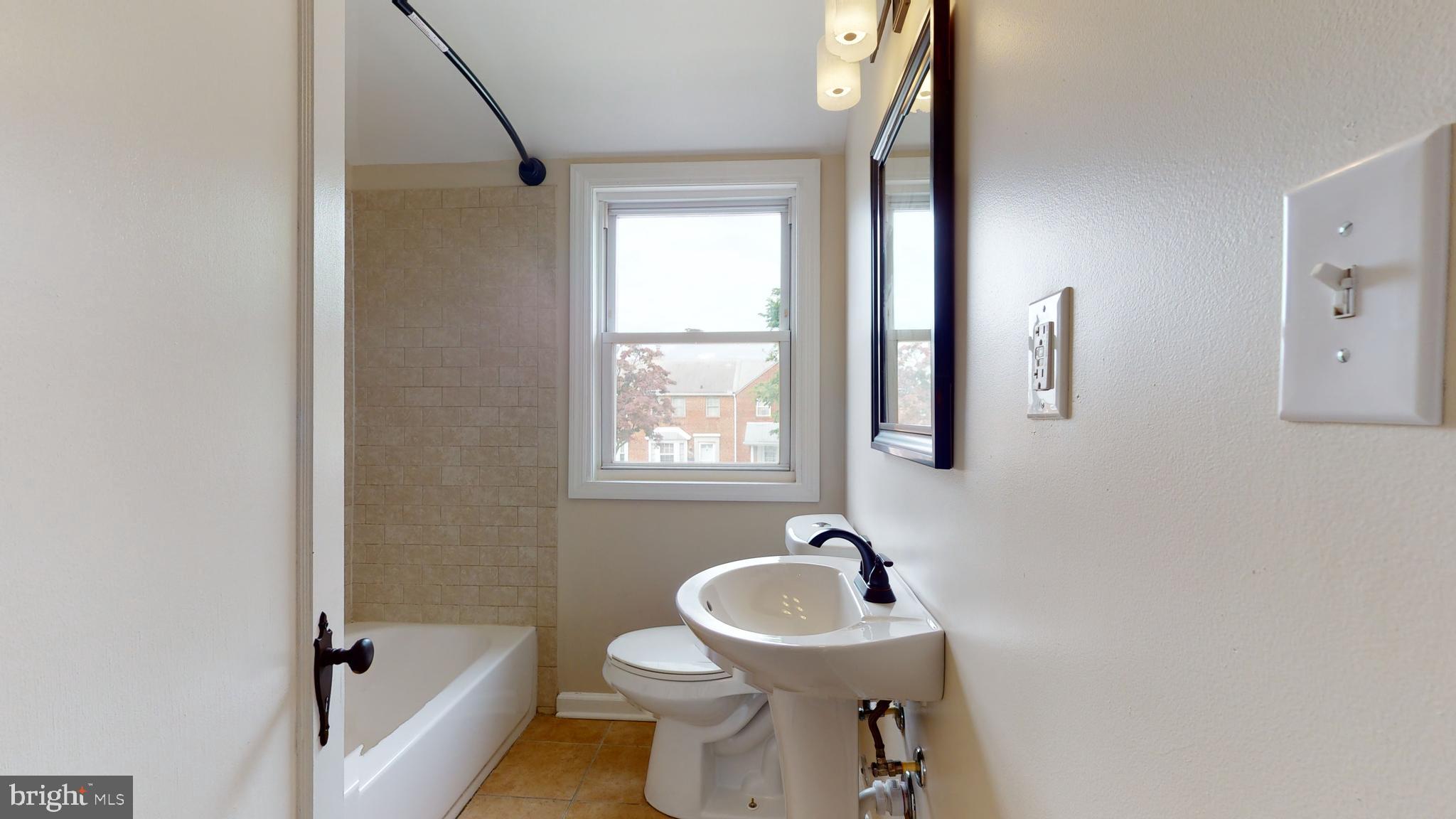 5731 Maplehill Road Baltimore, MD 21239 - Photo 17 of 31 Upper Bath
