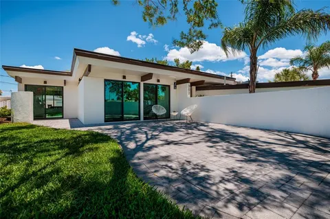 $739,500 | 302 41st Avenue, St. Pete Beach, FL 33706