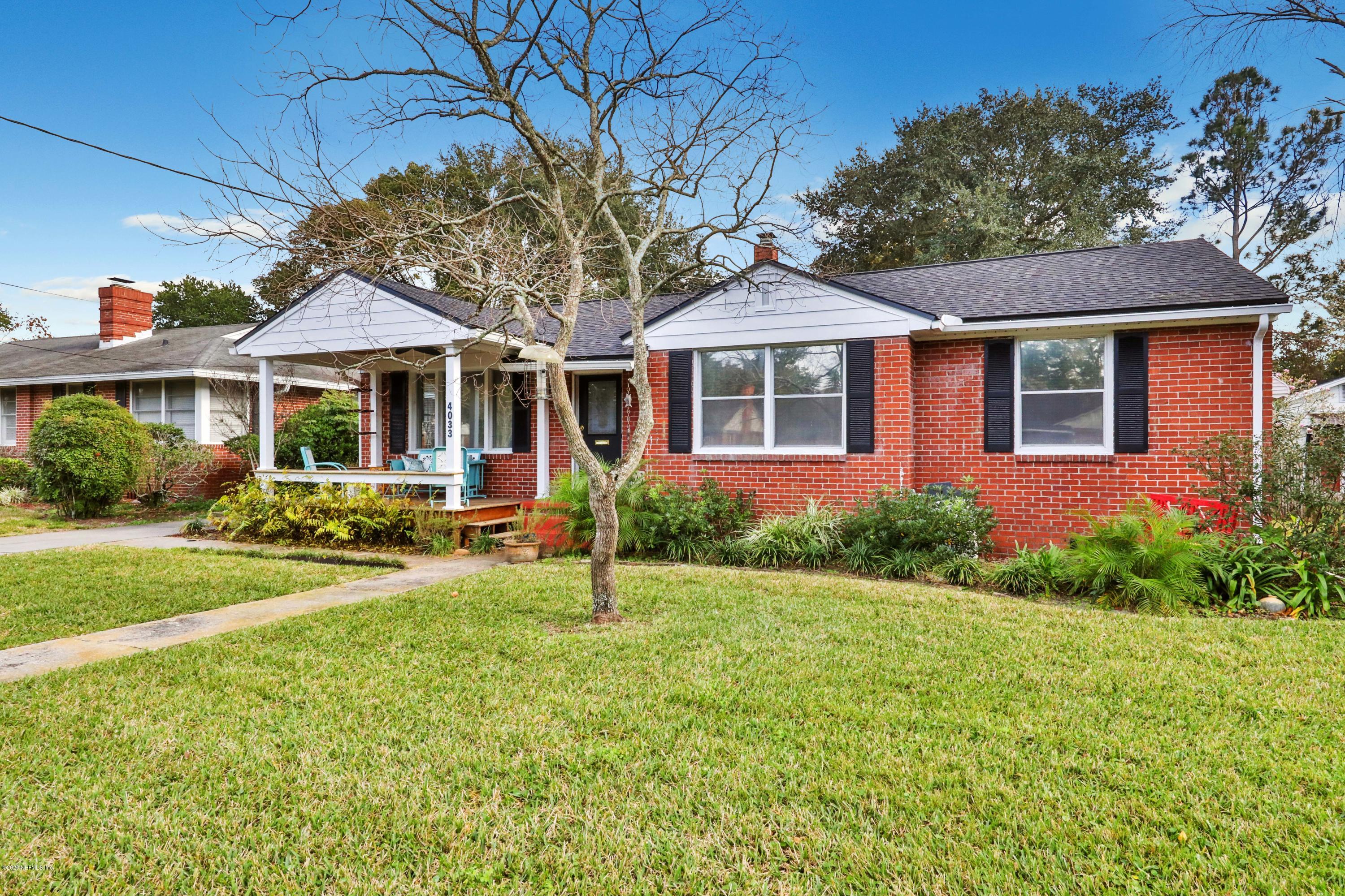4033 Dover Road Jacksonville, FL 32207 - Photo 3 of 25 a front view of a house with garden