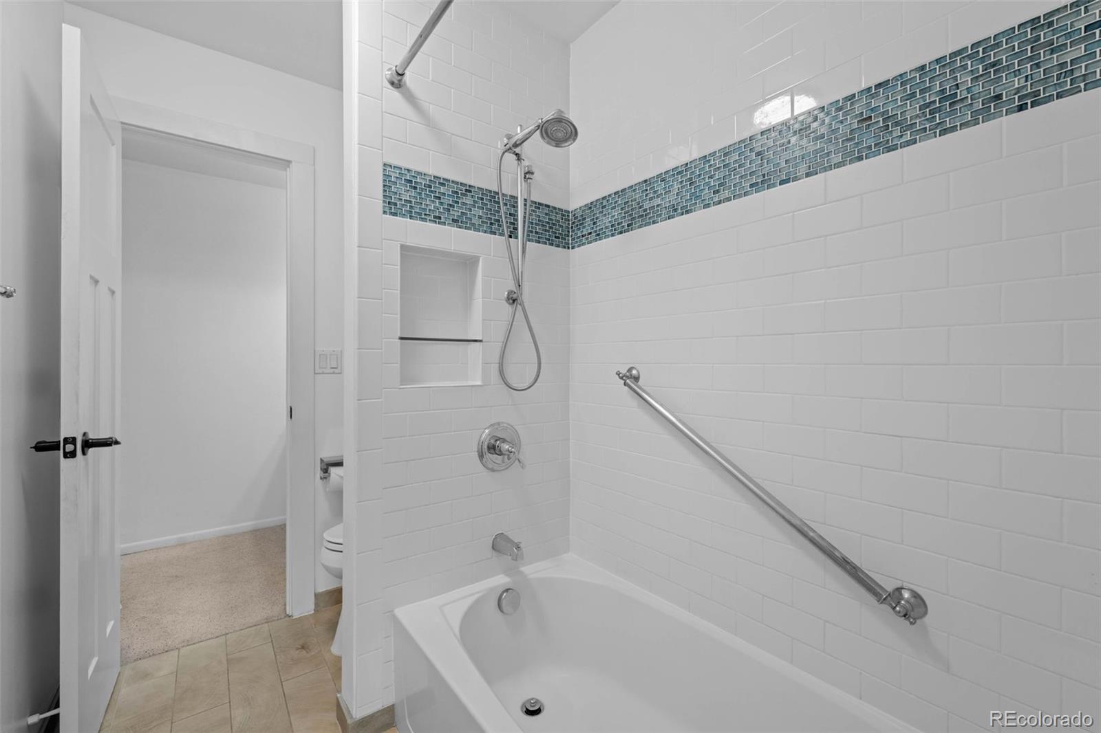 34 Benthaven Place Boulder, CO 80305 - Photo 27 of 40 a bathroom with a bathtub and shower