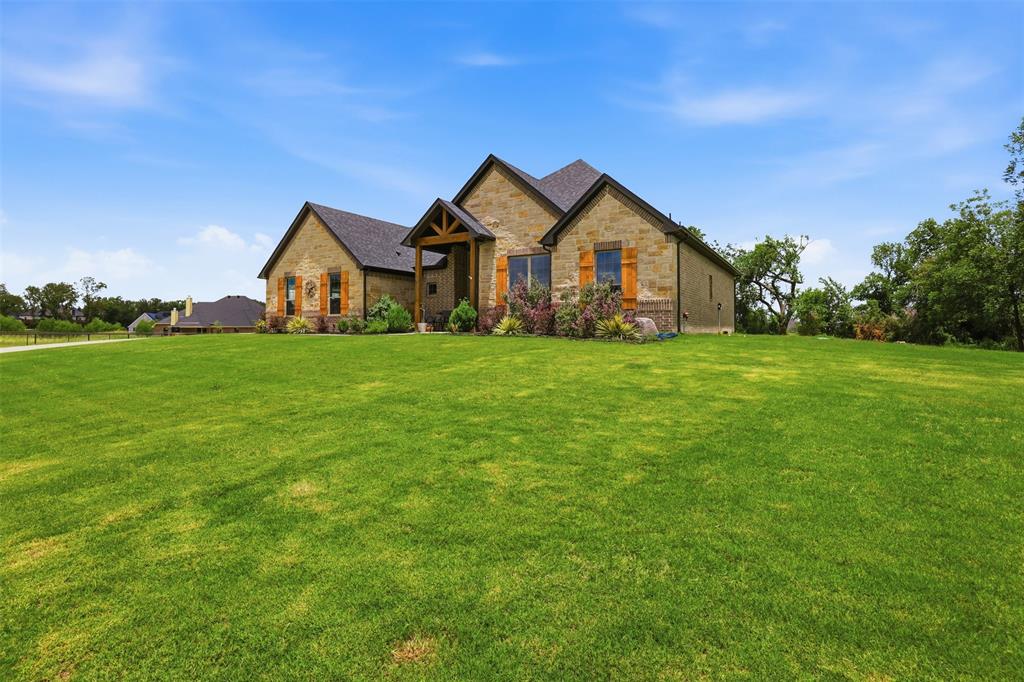 915 Taylor Branch Springtown, TX 76082 - Photo 4 of 31