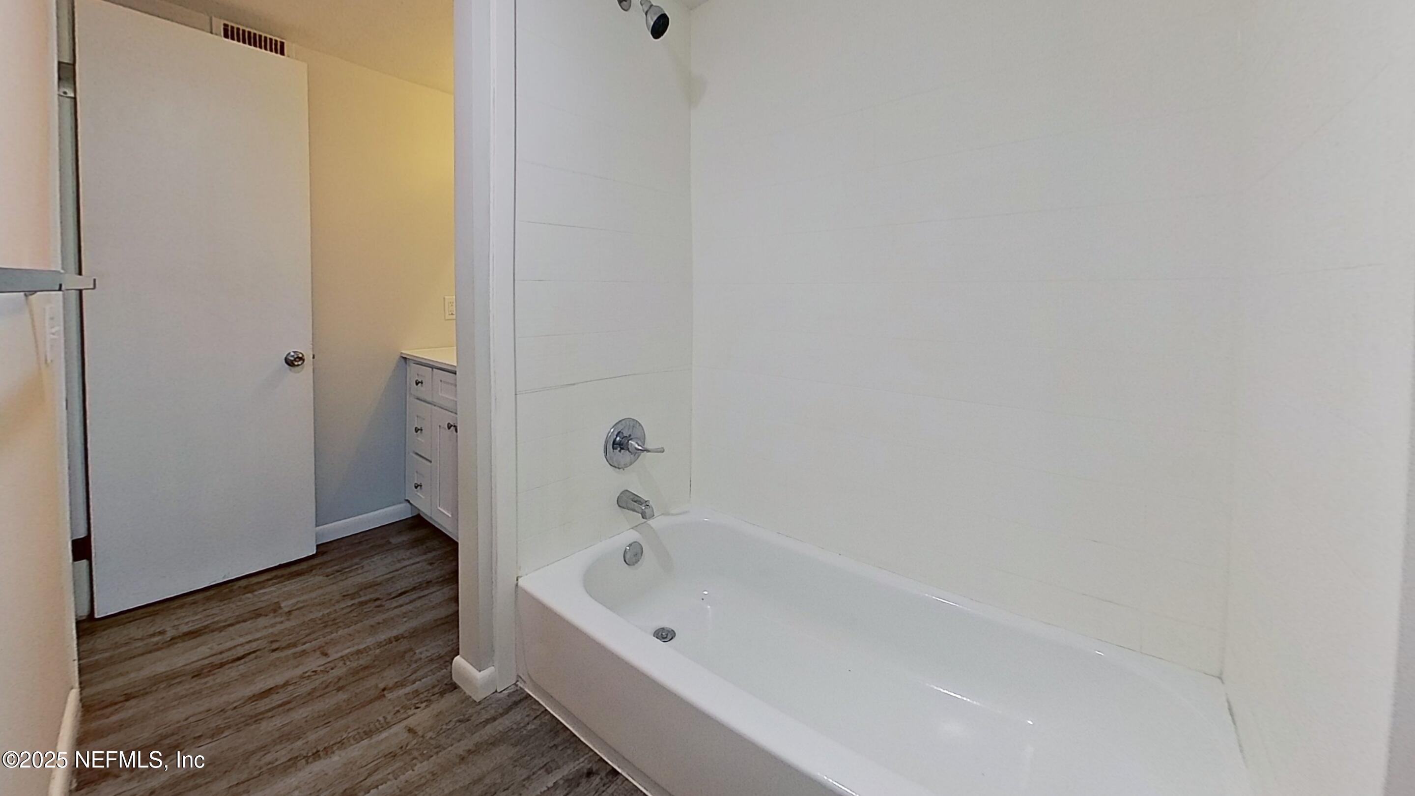2216 Spring Park Road, Unit 6 Jacksonville, FL 32207 - Photo 27 of 32 a bathroom with a bathtub