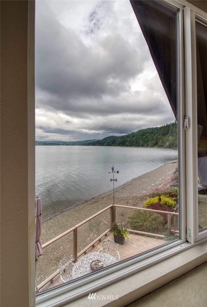 3370 East Quilcene Road Quilcene, WA 98376 - Photo 25 of 34 a view of sky from window