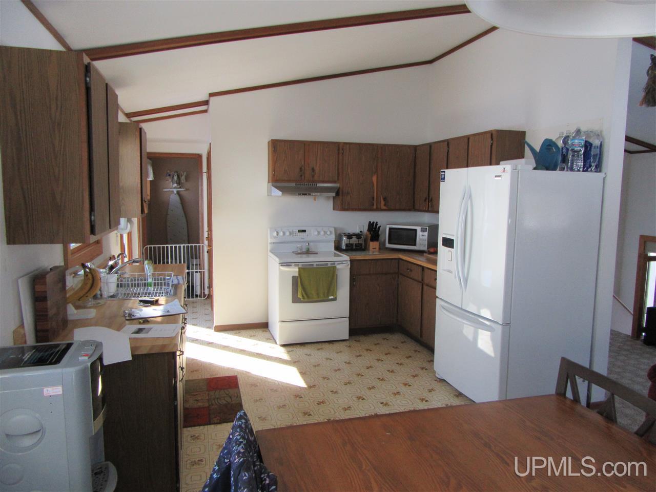 472 South Lake Michigan Road Gulliver, MI 49840 - Photo 5 of 26 Gallery Image 5