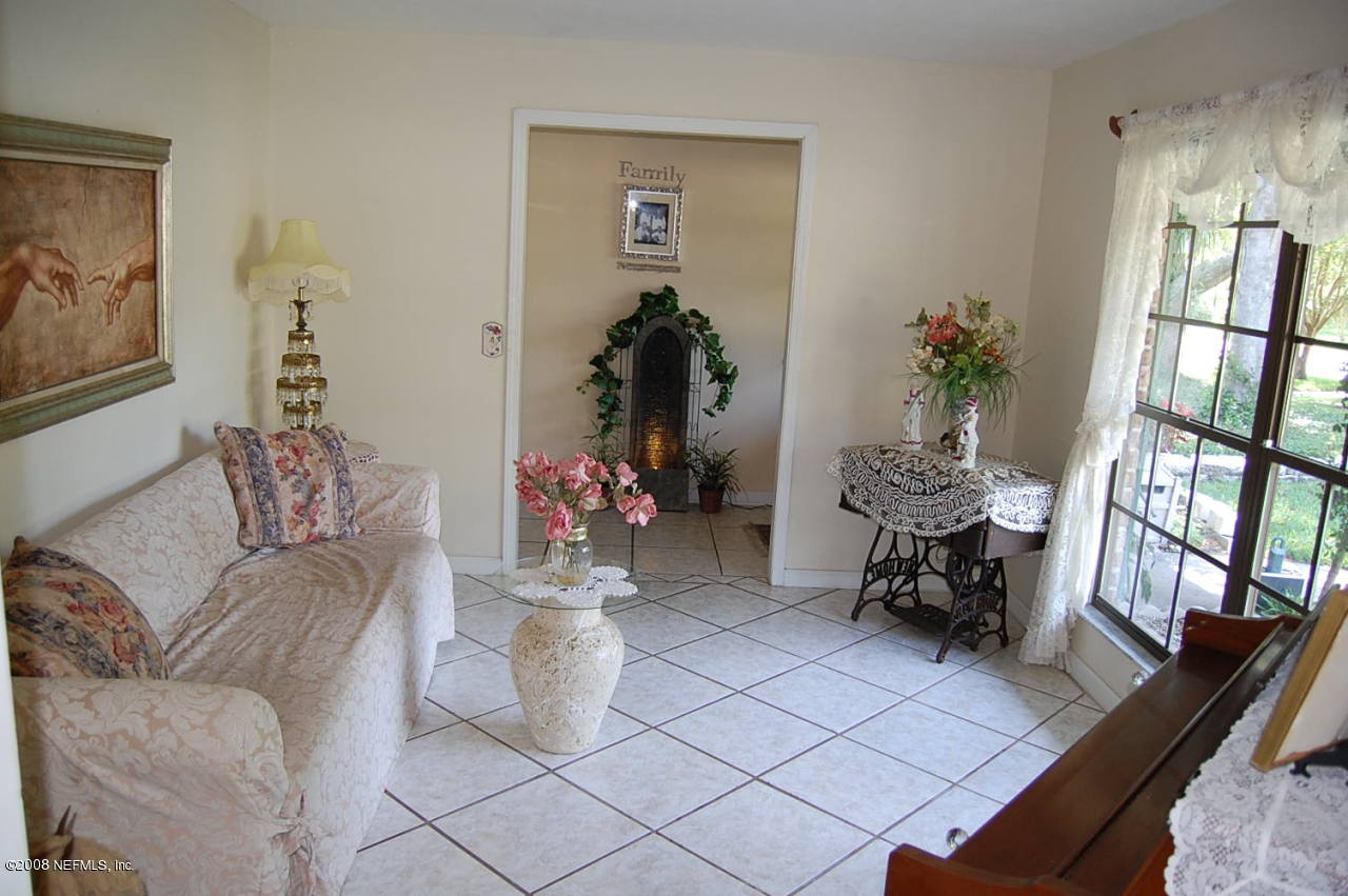244 Foxridge Road Orange Park, FL 32065 - Photo 4 of 10 Living Room
