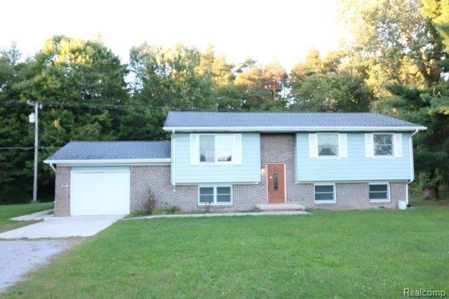 1545 East Burnside Road North Branch, MI 48461 - Photo 3 of 20 IMG_6057.jpg