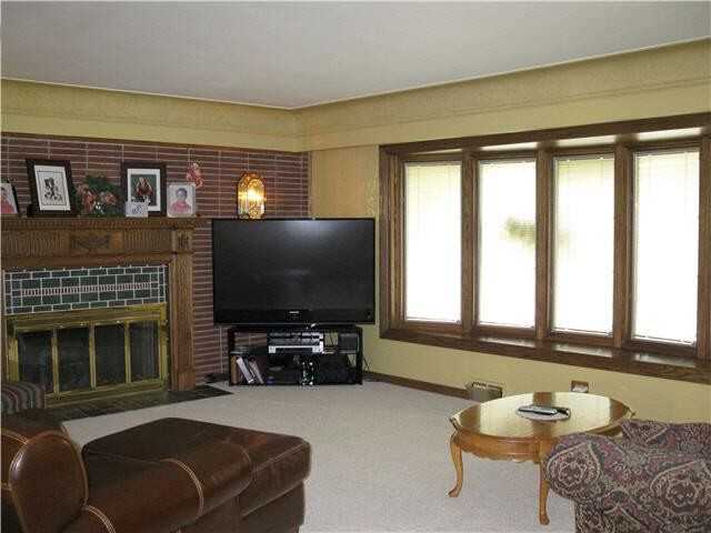 10484 Reeck Road Allen Park, MI 48101 - Photo 8 of 24 31121138-7.JPG