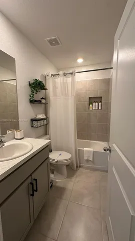 $2,700 | 429 Northeast 1st Avenue, Unit 429, Florida City, FL 33034
